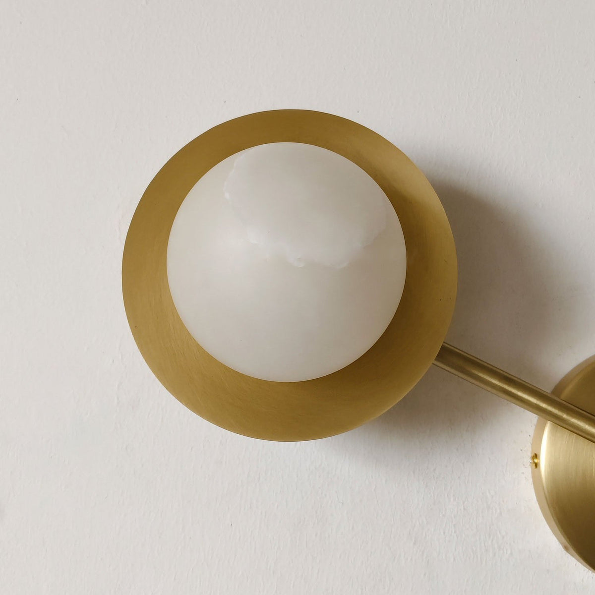 Cara Alabaster Wall Lamp – Sleek Brass & Translucent Natural Alabaster Wall Sconce