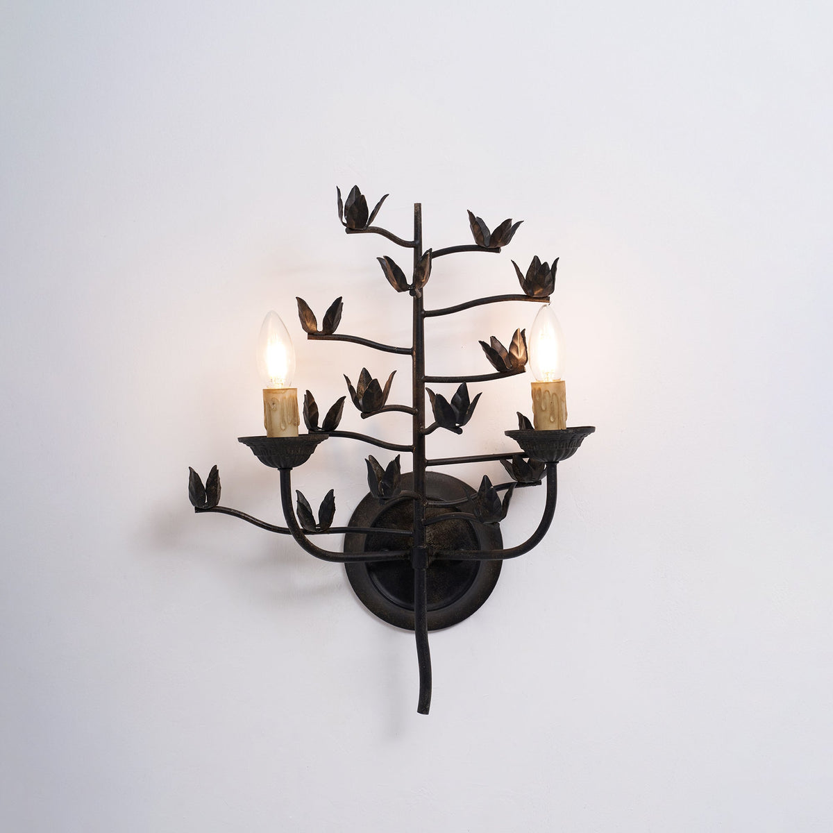 Ferroarte Branch Wall Lamp – Rust Iron Botanical Wall Sconce