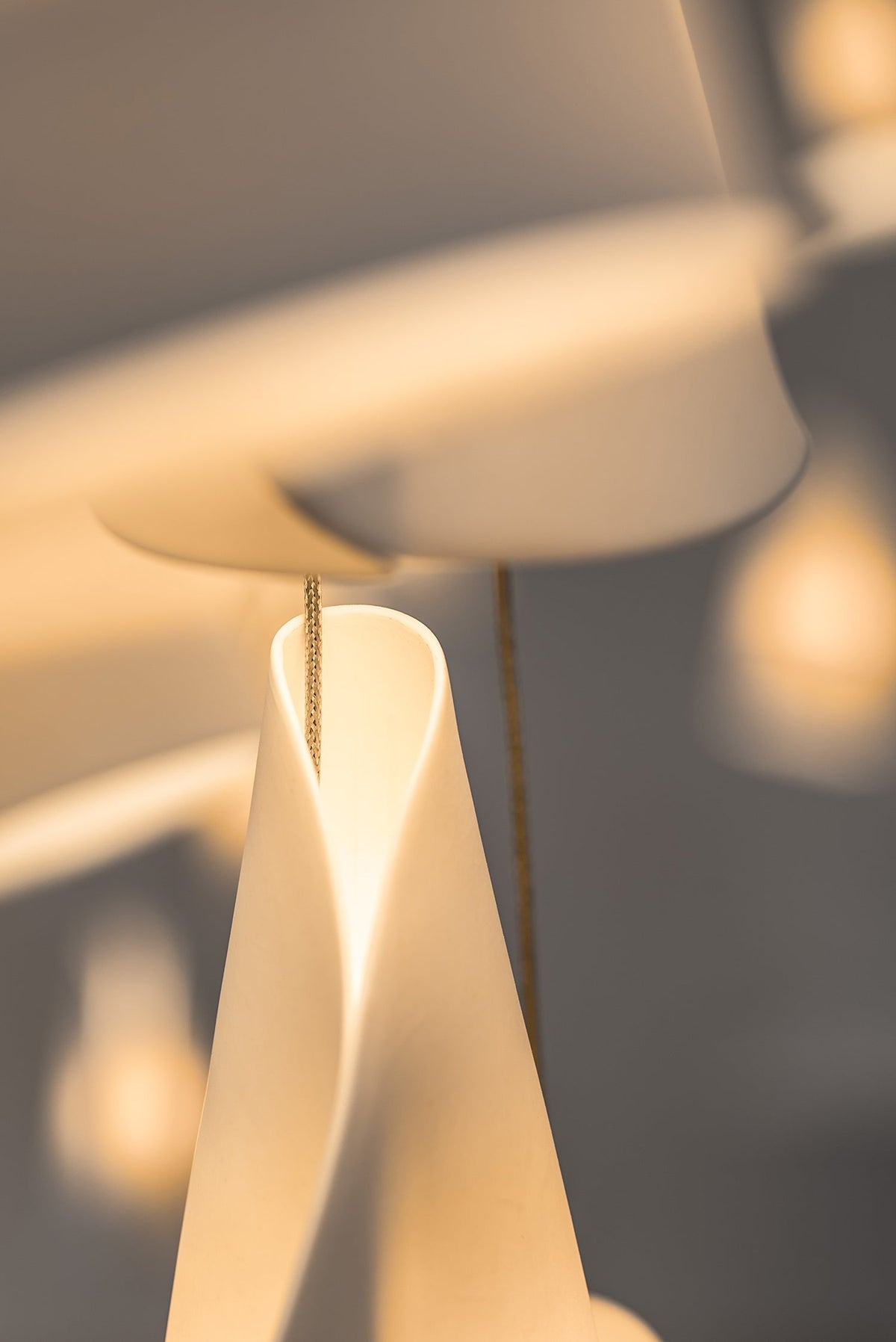 21 Thin Porcelain Pendant Lamp – Hand-Formed Ceramic Organic Multi-Head Suspension Light