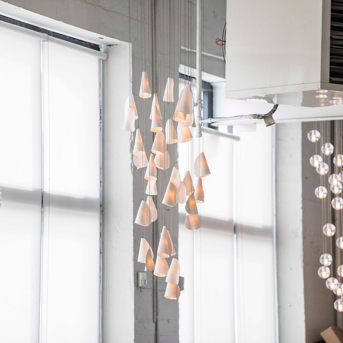 21 Thin Porcelain Pendant Lamp – Hand-Formed Ceramic Organic Multi-Head Suspension Light