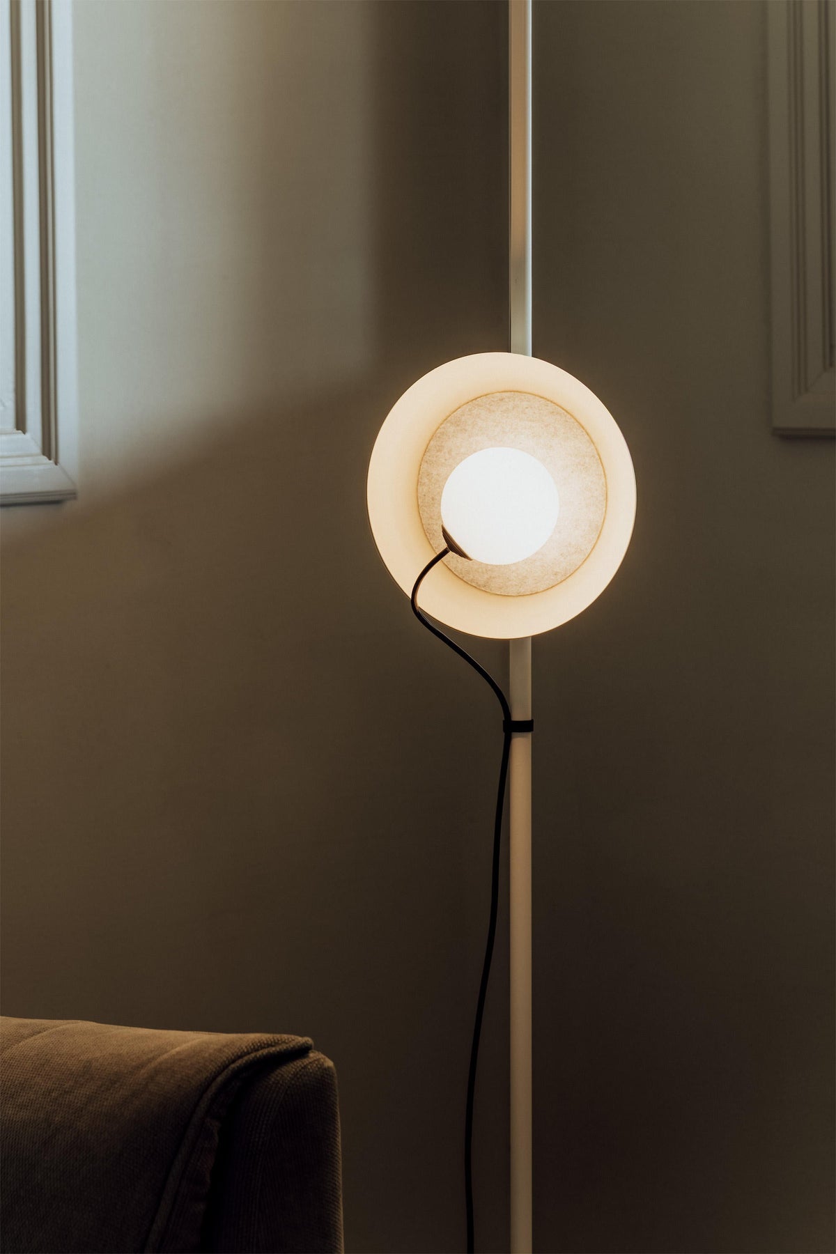 Acoustic Disc Floor Lamp – Magnetic Glass Shade & Sound-Insulating Floor Light