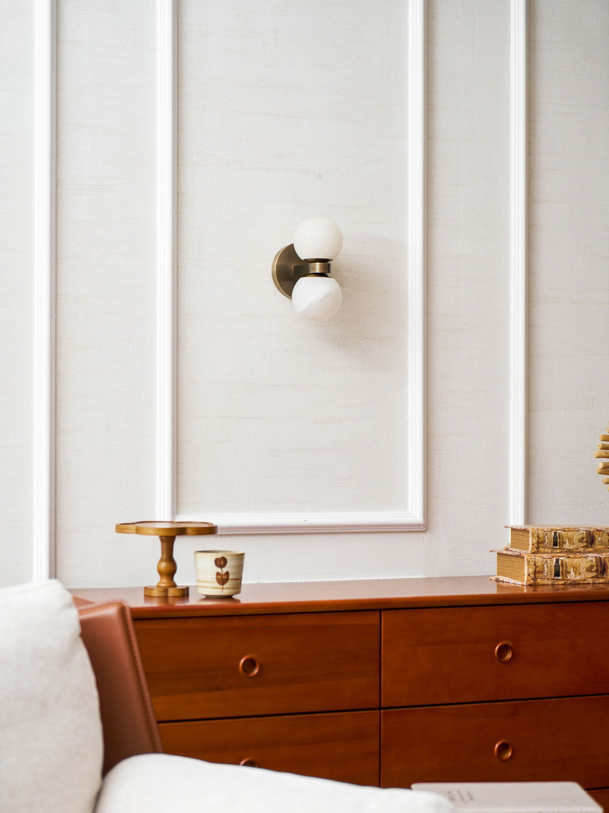 Dual Globe Alabaster Wall Lamp – Modern Natural Alabaster & Brass Sconce