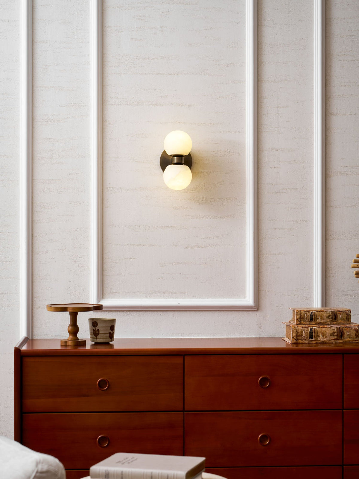 Dual Globe Alabaster Wall Lamp – Modern Natural Alabaster & Brass Sconce