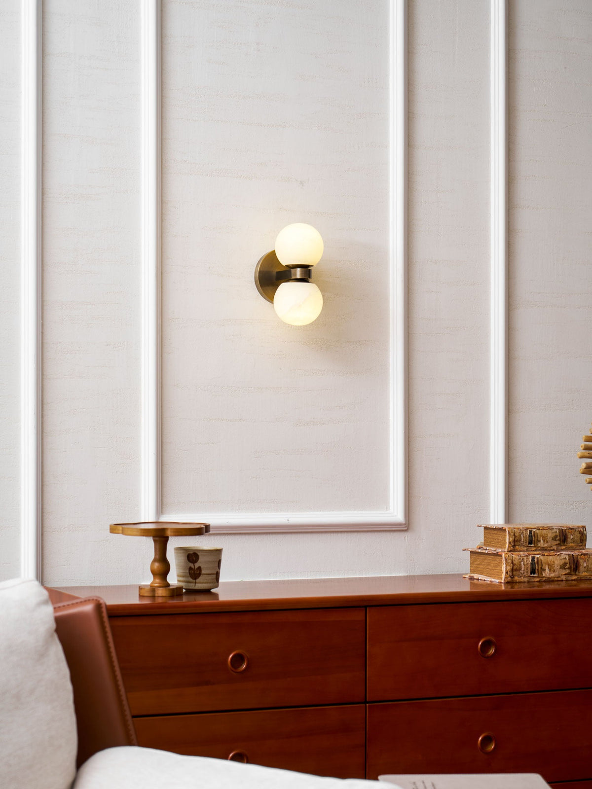 Dual Globe Alabaster Wall Lamp – Modern Natural Alabaster & Brass Sconce