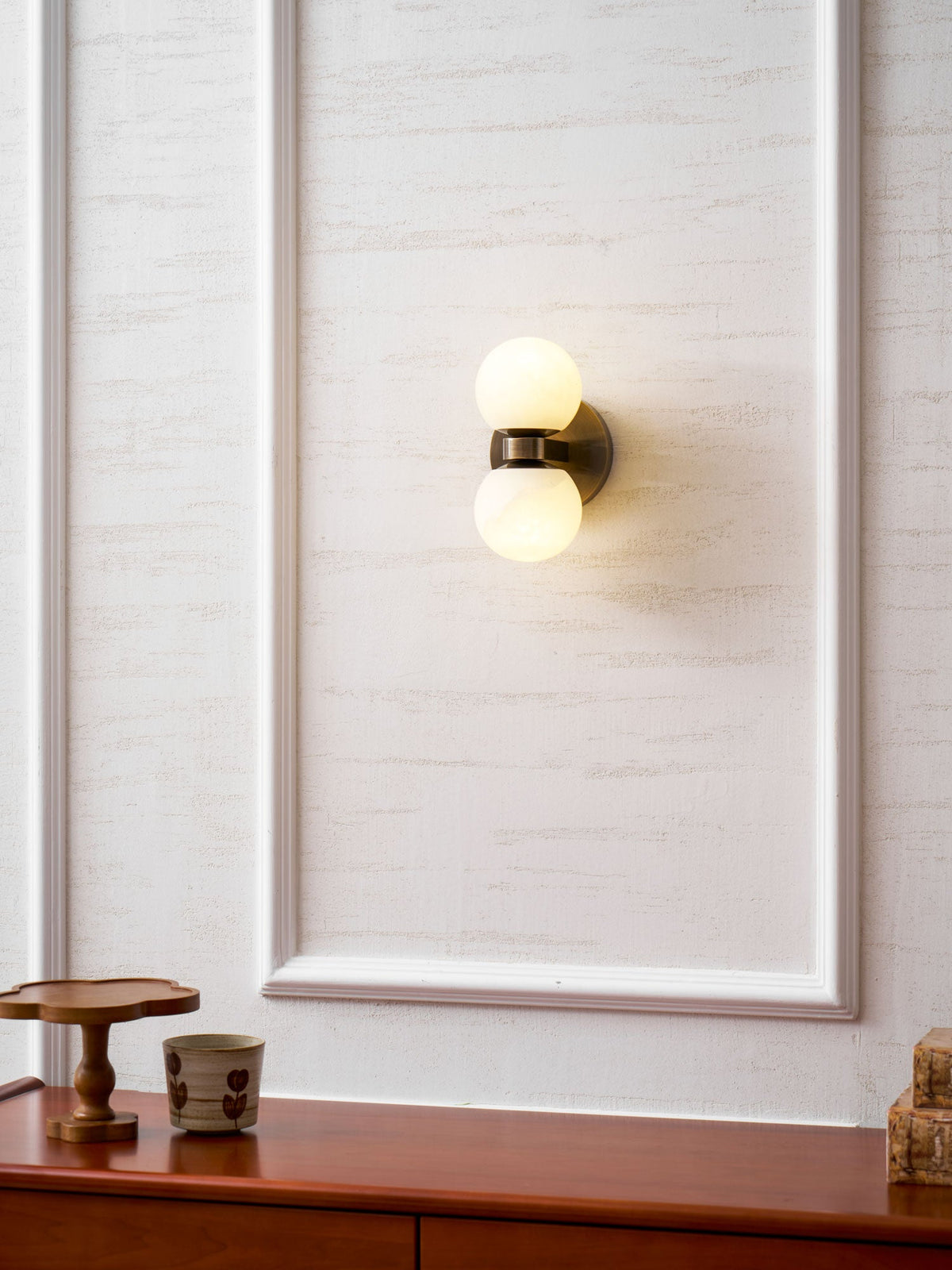 Dual Globe Alabaster Wall Lamp – Modern Natural Alabaster & Brass Sconce
