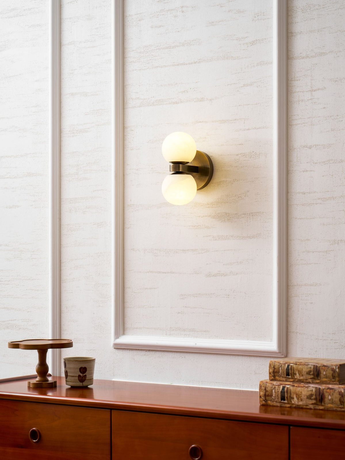 Dual Globe Alabaster Wall Lamp – Modern Natural Alabaster & Brass Sconce