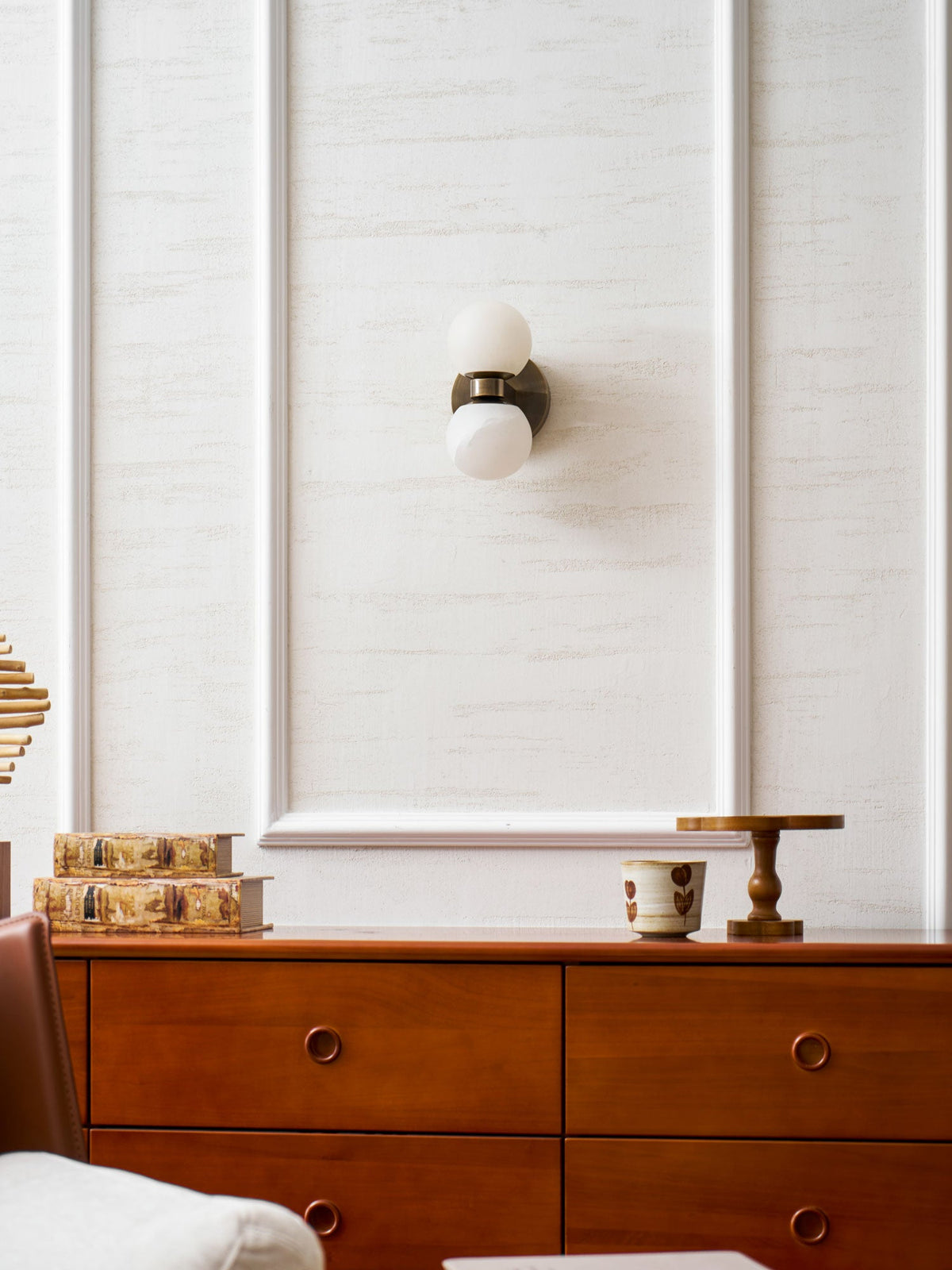 Dual Globe Alabaster Wall Lamp – Modern Natural Alabaster & Brass Sconce