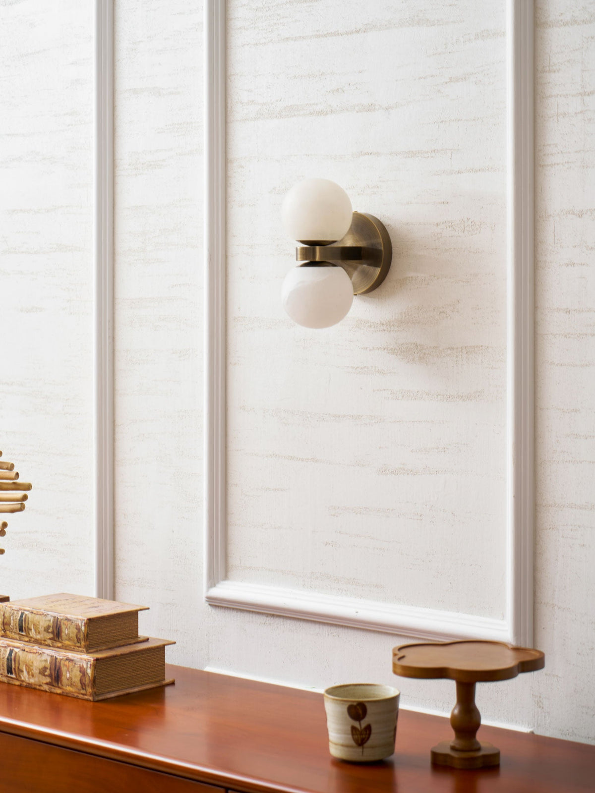 Dual Globe Alabaster Wall Lamp – Modern Natural Alabaster & Brass Sconce