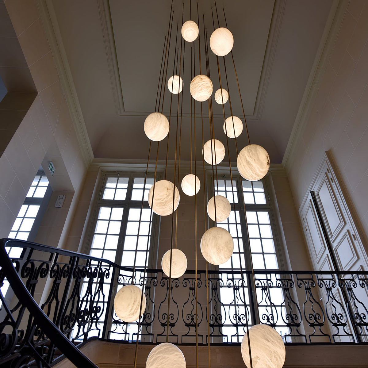 Alabaster Balls Cluster Chandelier – Natural Stone Orbs & Modern Cascading Chandelier