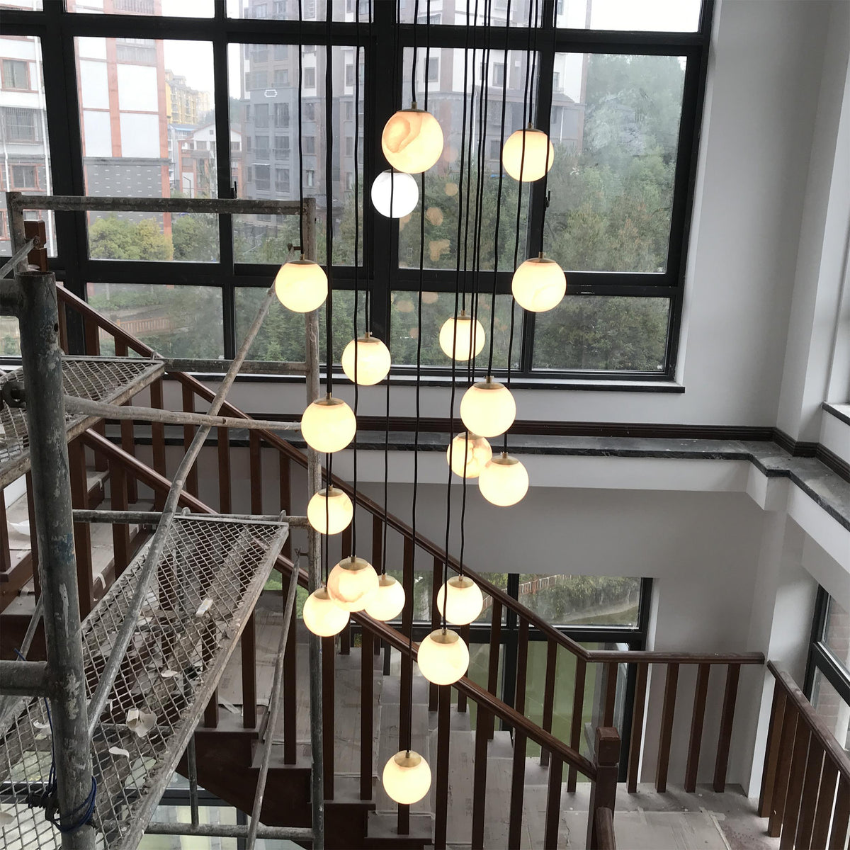 Alabaster Balls Cluster Chandelier – Natural Stone Orbs & Modern Cascading Chandelier