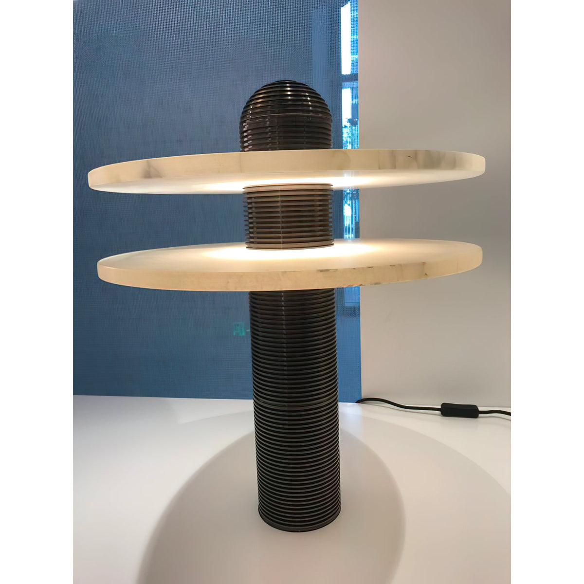 Alabaster Comet Table Lamp – Translucent Stone Planes & Fluted Brass Modern LED Light