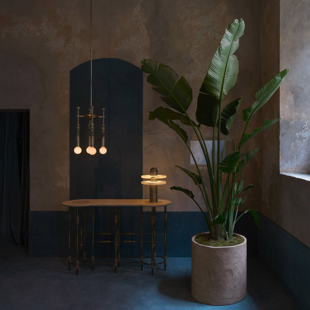 Alabaster Comet Table Lamp – Translucent Stone Planes & Fluted Brass Modern LED Light