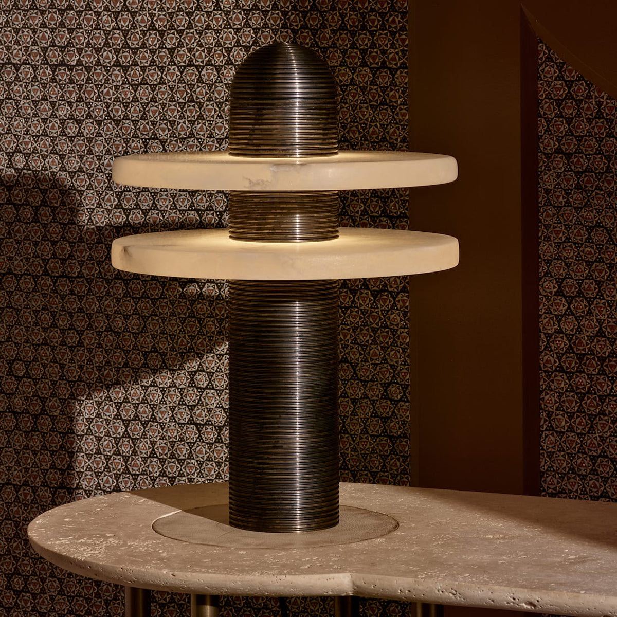 Alabaster Comet Table Lamp – Translucent Stone Planes & Fluted Brass Modern LED Light