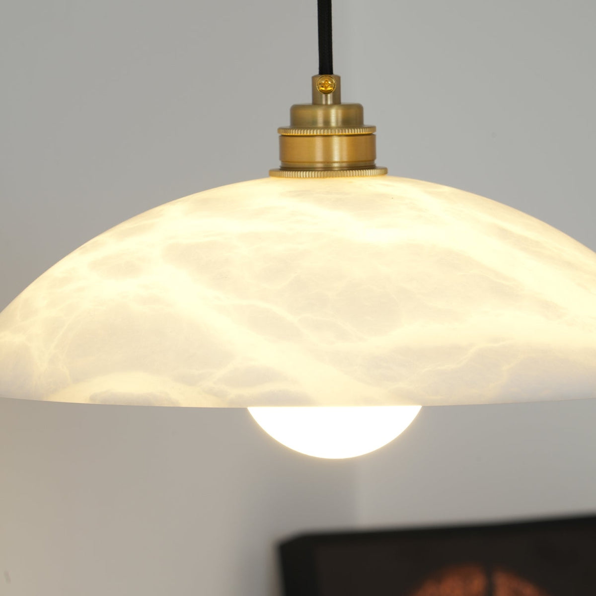 Alabaster Dome Pendant Light – Natural Stone Saucer & Brass Minimalist Suspension Lamp