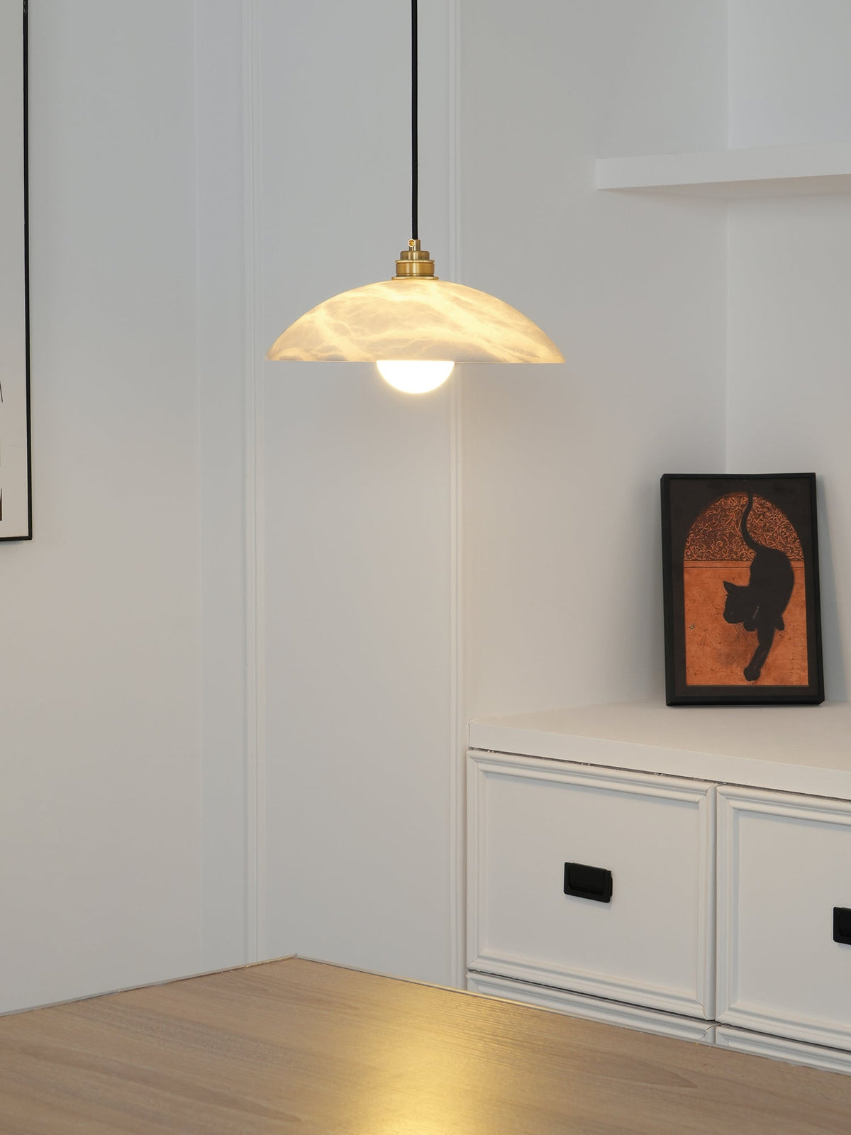 Alabaster Dome Pendant Light – Natural Stone Saucer & Brass Minimalist Suspension Lamp