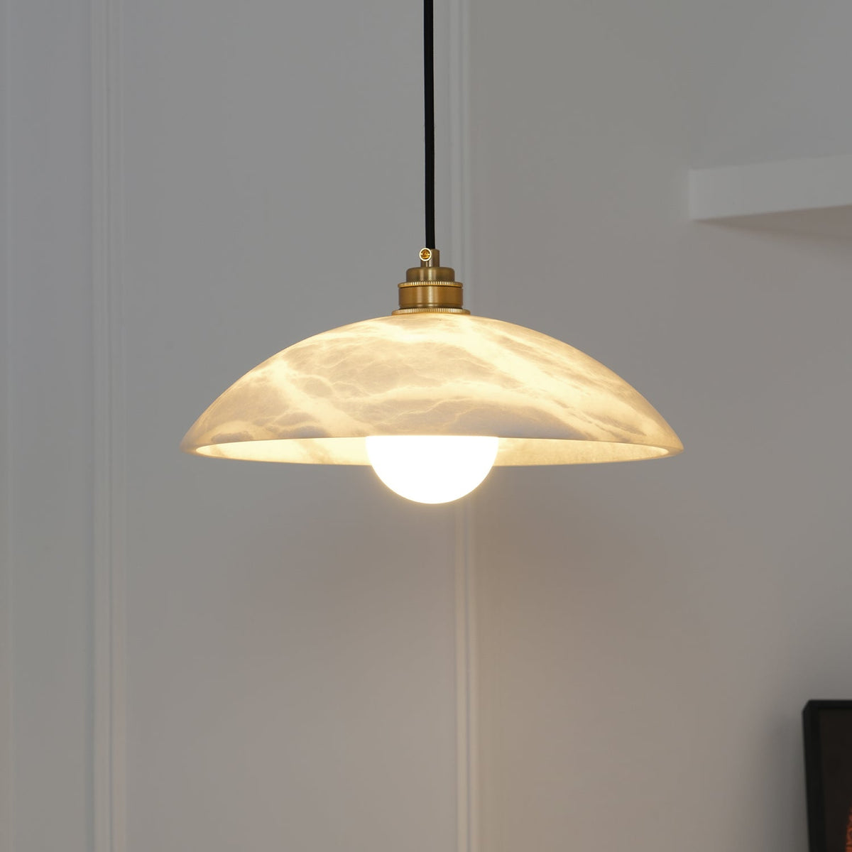 Alabaster Dome Pendant Light – Natural Stone Saucer & Brass Minimalist Suspension Lamp