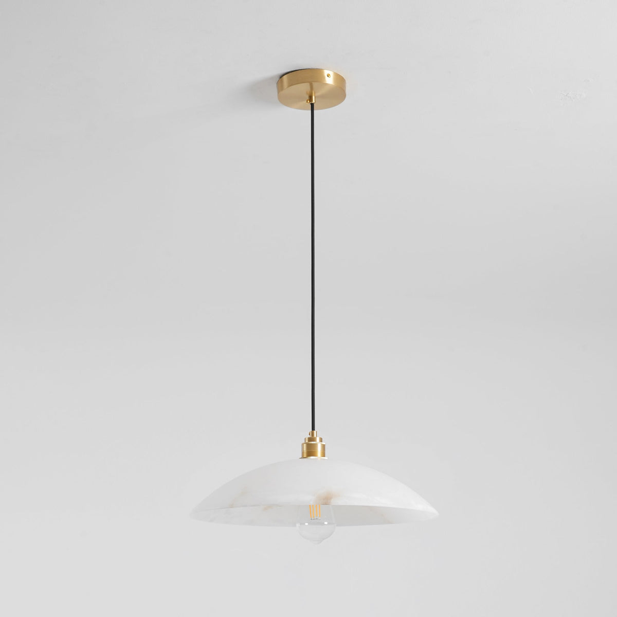Alabaster Dome Pendant Light – Natural Stone Saucer & Brass Minimalist Suspension Lamp