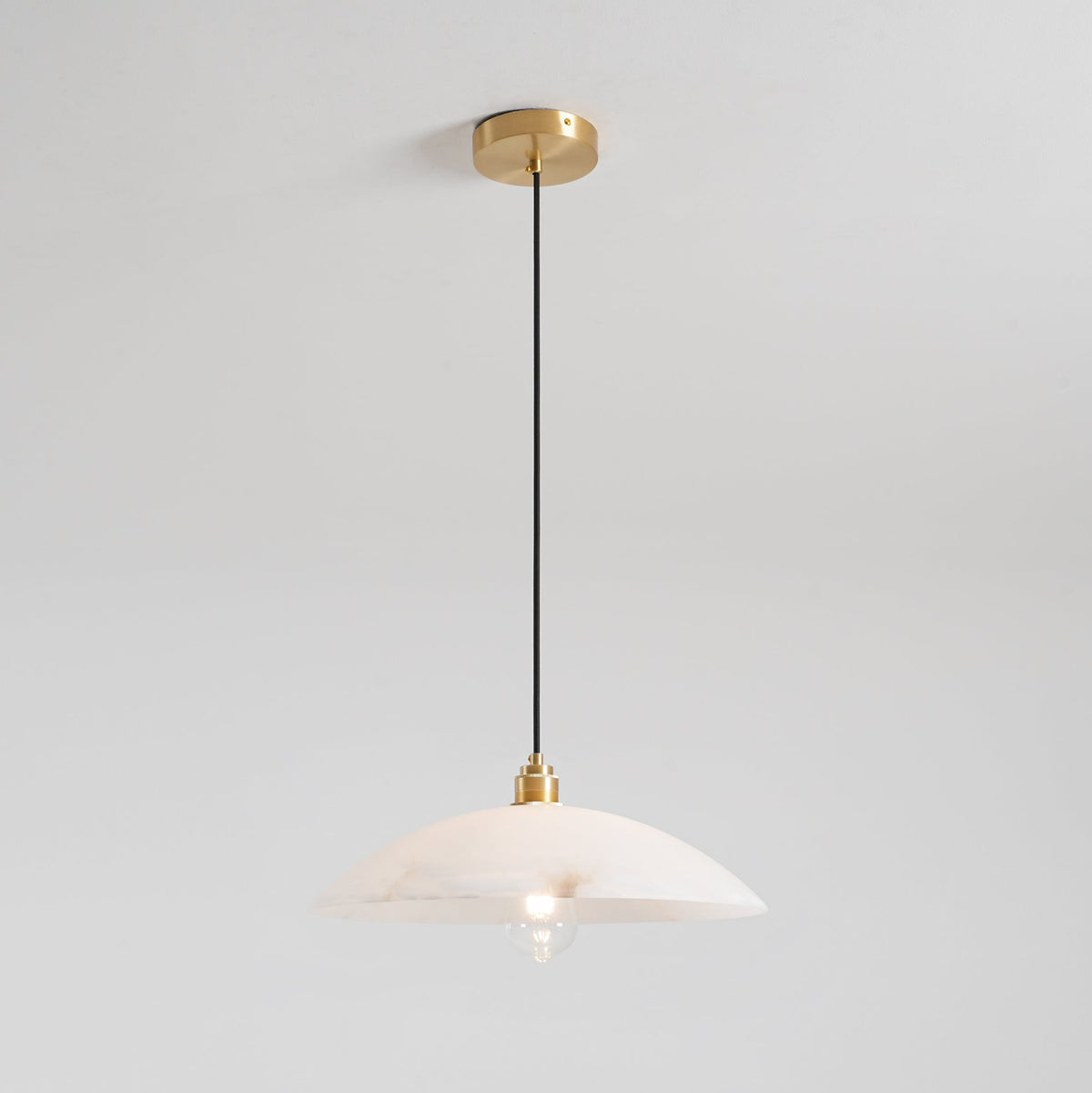 Alabaster Dome Pendant Light – Natural Stone Saucer & Brass Minimalist Suspension Lamp