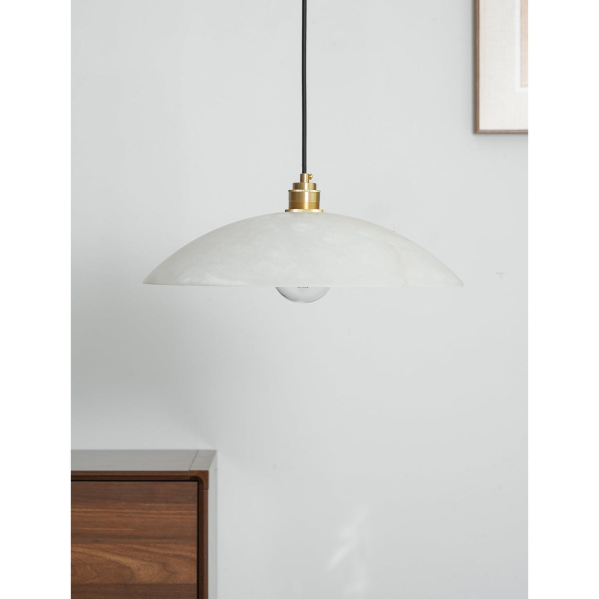 Alabaster Dome Pendant Light – Natural Stone Saucer & Brass Minimalist Suspension Lamp