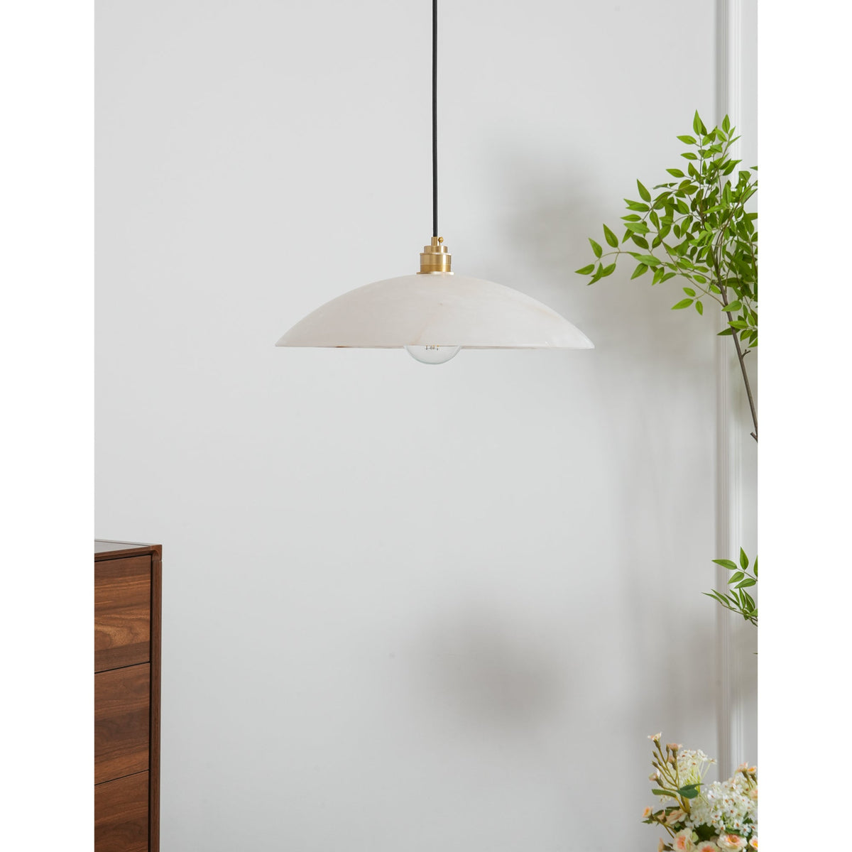 Alabaster Dome Pendant Light – Natural Stone Saucer & Brass Minimalist Suspension Lamp