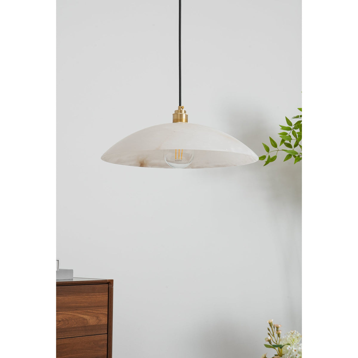Alabaster Dome Pendant Light – Natural Stone Saucer & Brass Minimalist Suspension Lamp