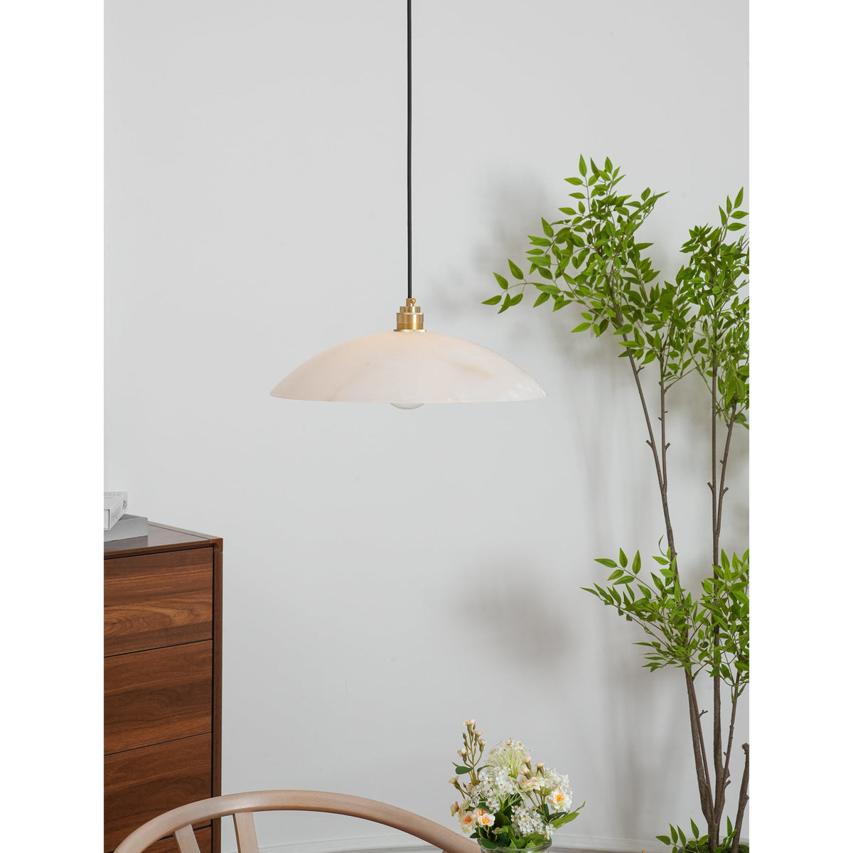 Alabaster Dome Pendant Light – Natural Stone Saucer & Brass Minimalist Suspension Lamp