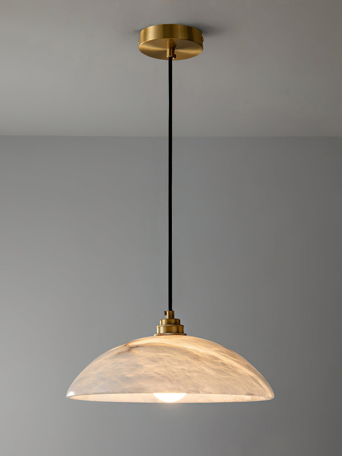 Alabaster Dome Pendant Light – Natural Stone Saucer & Brass Minimalist Suspension Lamp