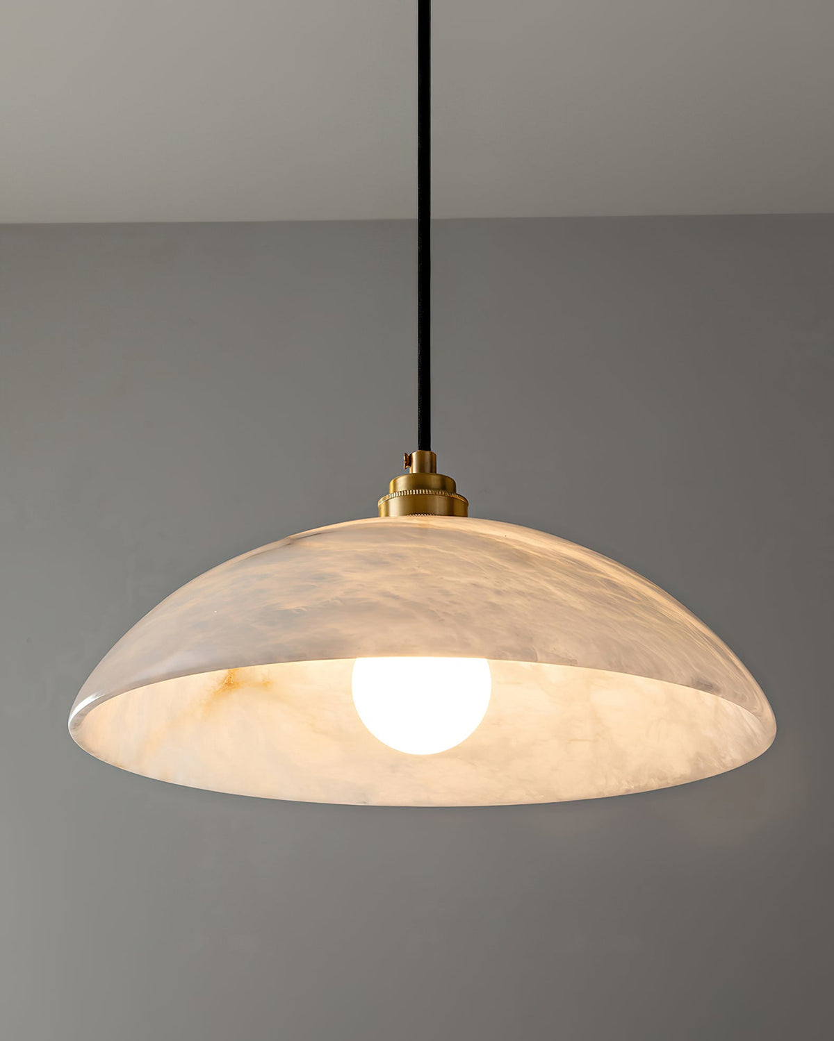 Alabaster Dome Pendant Light – Natural Stone Saucer & Brass Minimalist Suspension Lamp