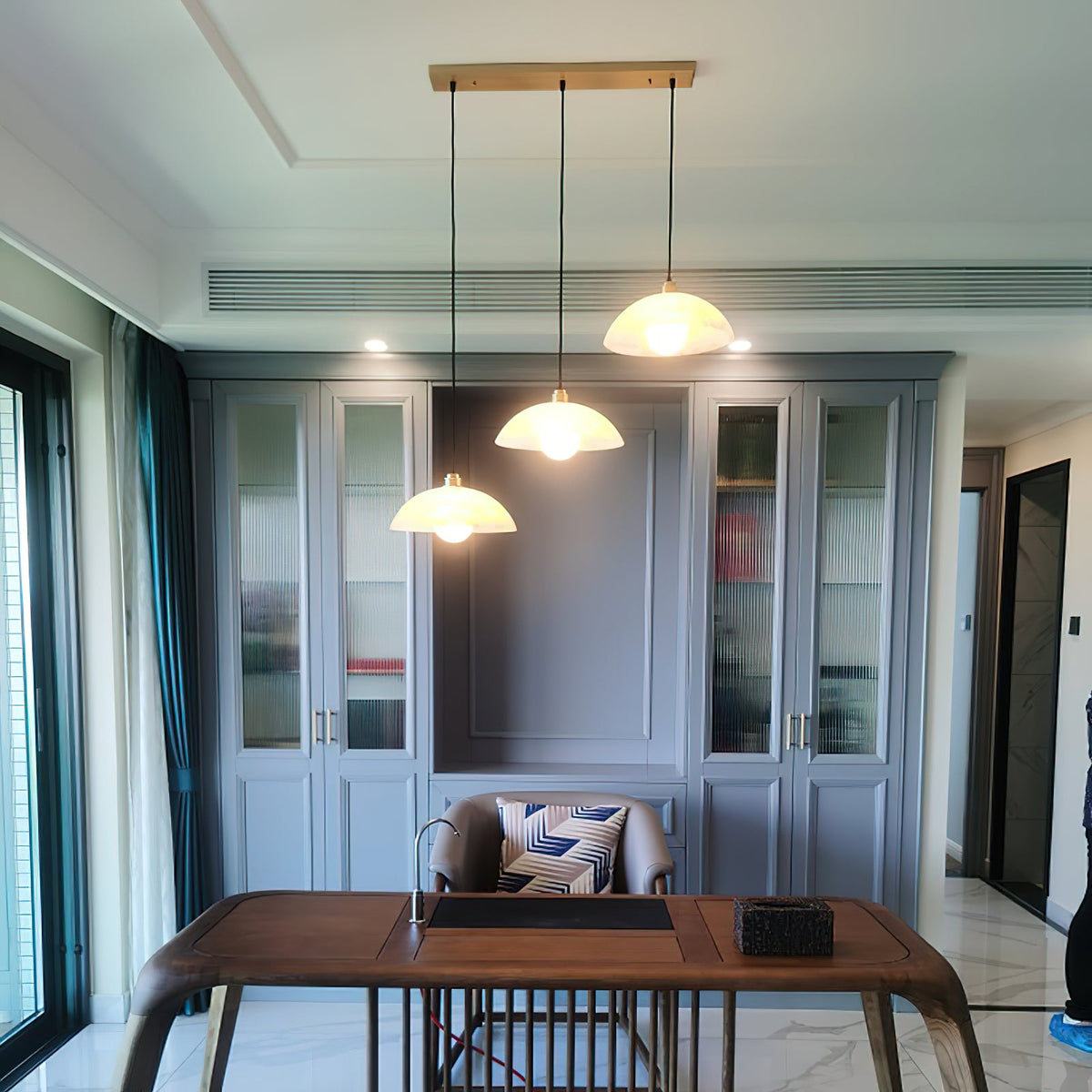 Alabaster Dome Pendant Light – Natural Stone Saucer & Brass Minimalist Suspension Lamp