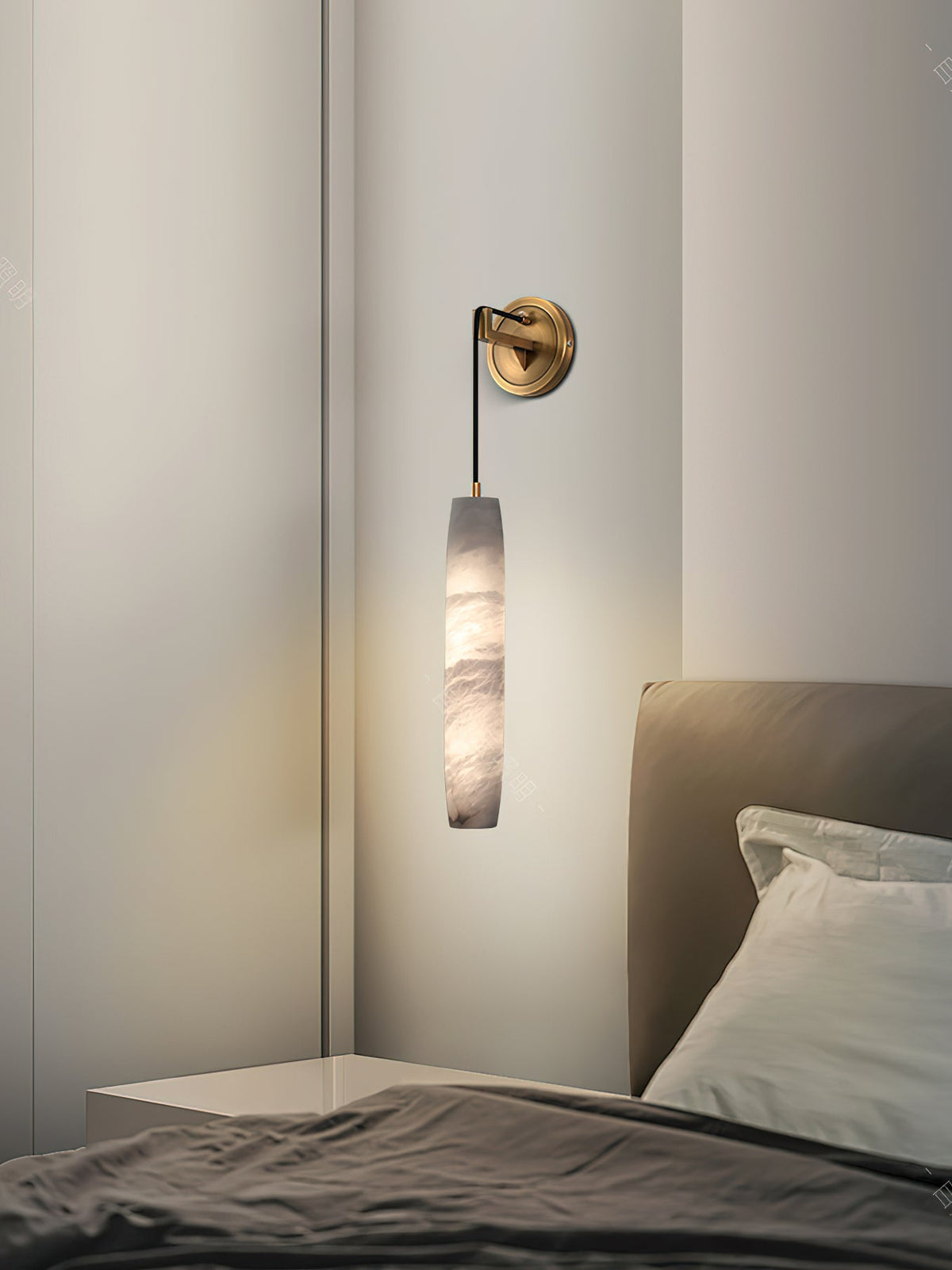 Alabaster Flute Wall Lamp – Natural Stone Fluted Cylinder & Brass Wall Sconce