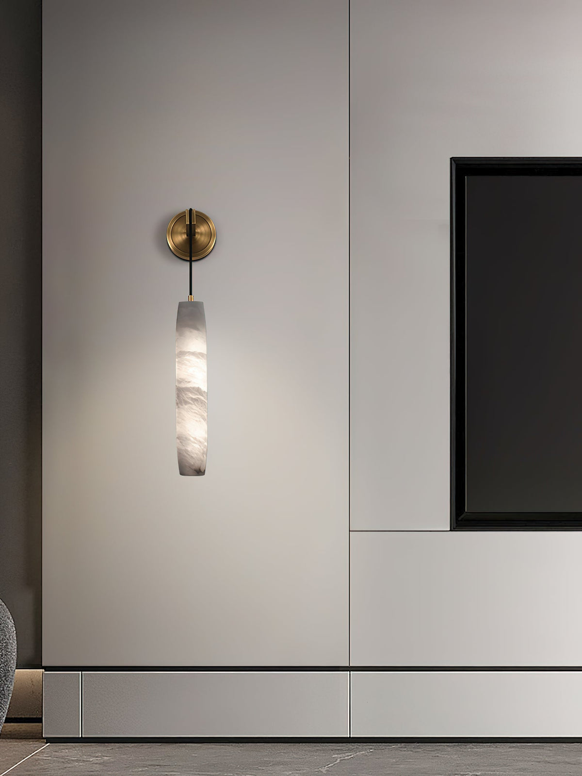 Alabaster Flute Wall Lamp – Natural Stone Fluted Cylinder & Brass Wall Sconce