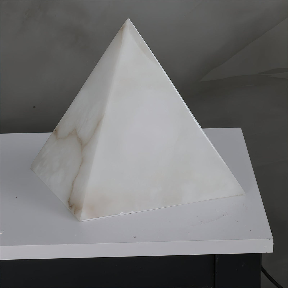 Alabaster Pyramid Table Lamp – Natural Stone Geometric Accent & Ambient Light