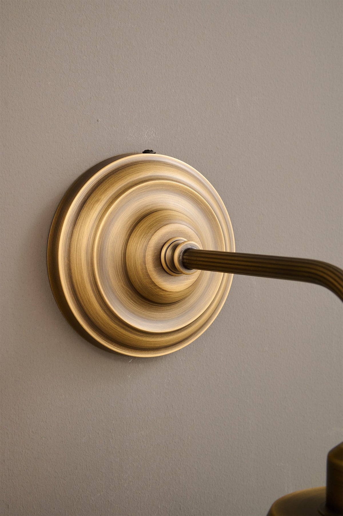 Aldorno Wall Lamp – Antique Brass & Wide Round Shade Elegant Wall Sconce