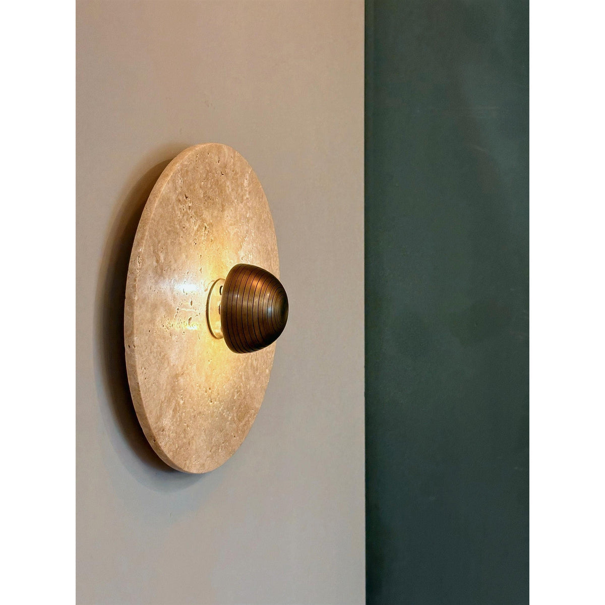 Alese Travertine Wall Lamp – Natural Stone & Mid-Century Modern Wall Sconce