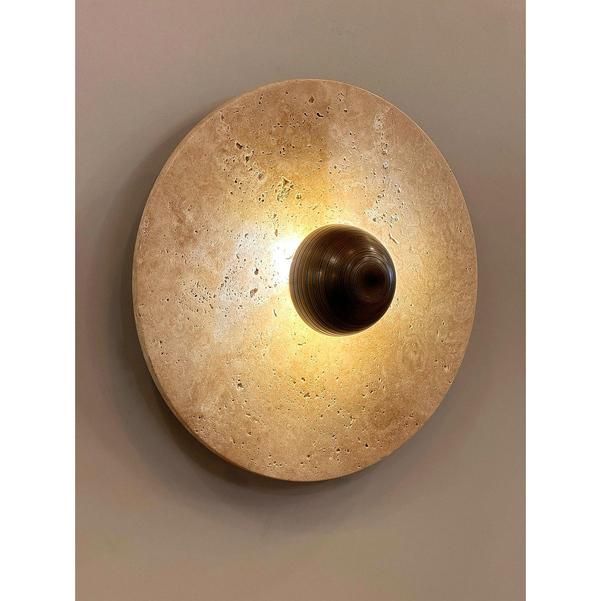 Alese Travertine Wall Lamp – Natural Stone & Mid-Century Modern Wall Sconce