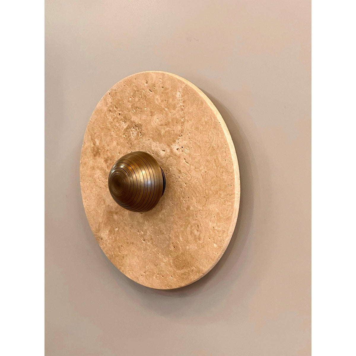 Alese Travertine Wall Lamp – Natural Stone & Mid-Century Modern Wall Sconce