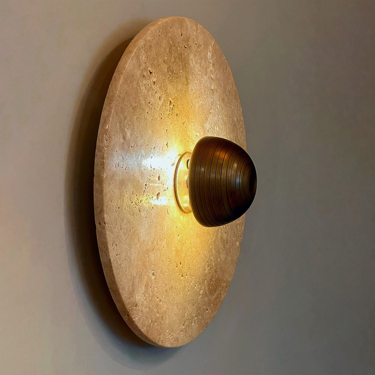 Alese Travertine Wall Lamp – Natural Stone & Mid-Century Modern Wall Sconce