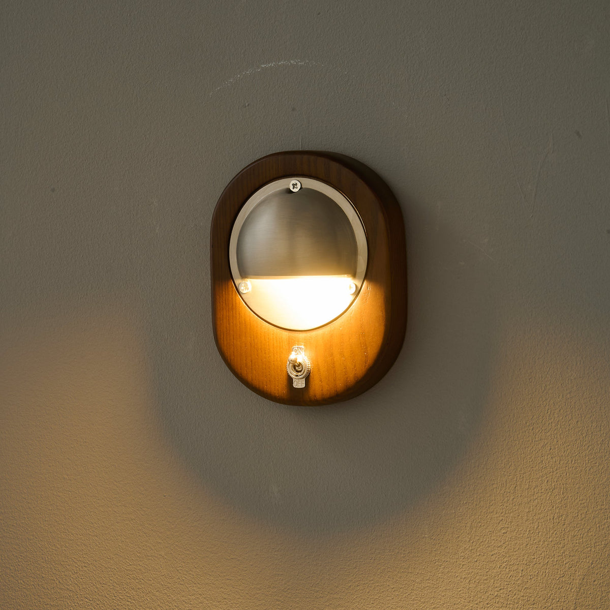 Alfi Wall Lamp – Natural Ash Wood & Metallic Shade Modern Wall Sconce
