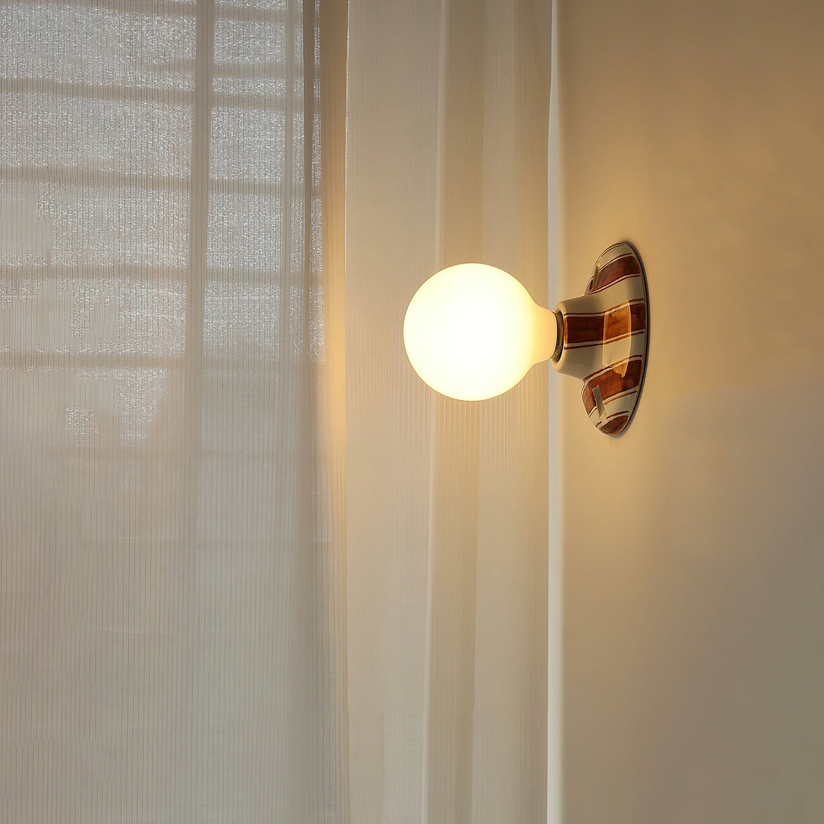 Ambrette Wall Lamp – Clean Ceramic Silhouette & Minimalist Modern Wall Sconce
