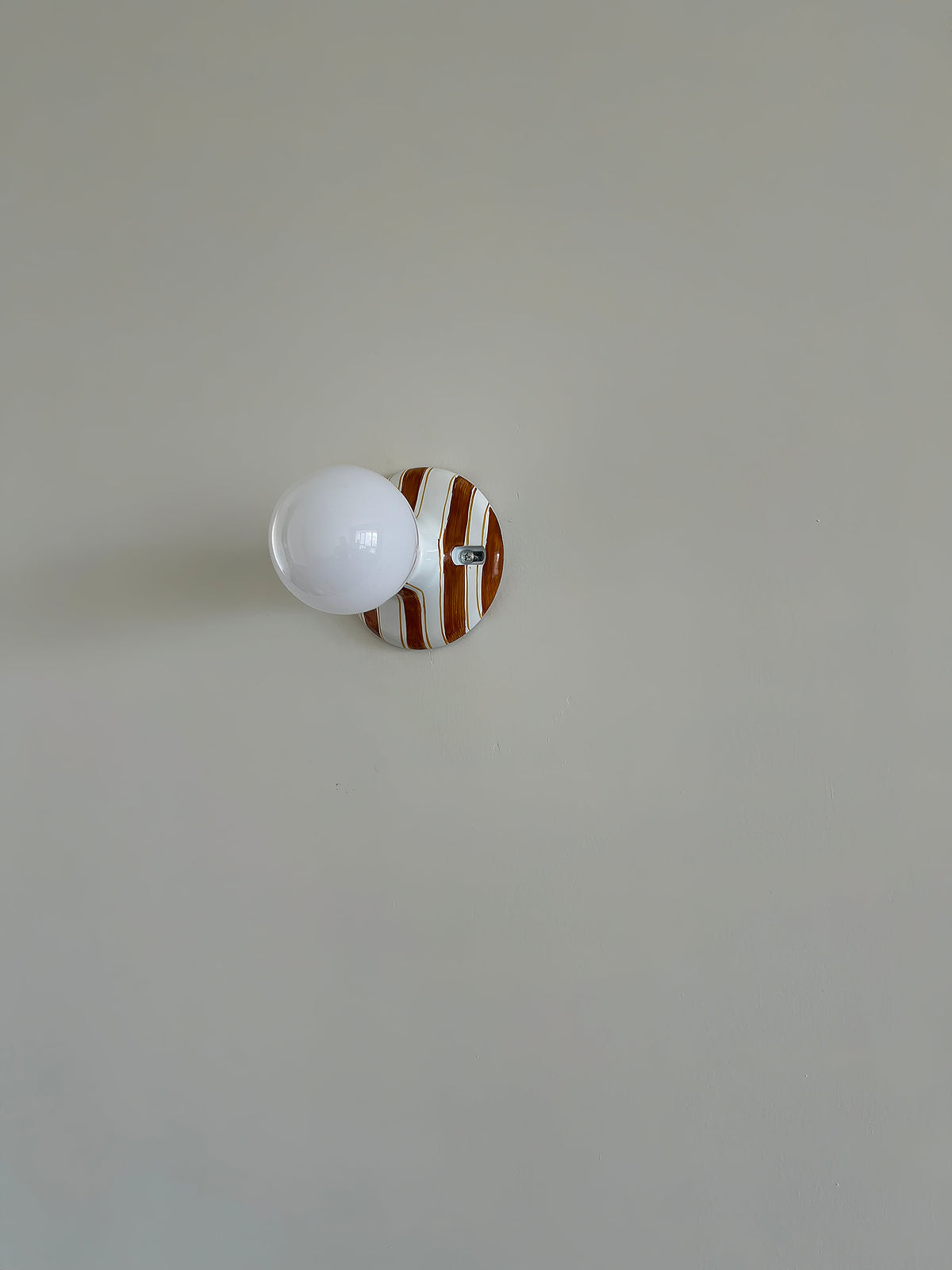 Ambrette Wall Lamp – Clean Ceramic Silhouette & Minimalist Modern Wall Sconce