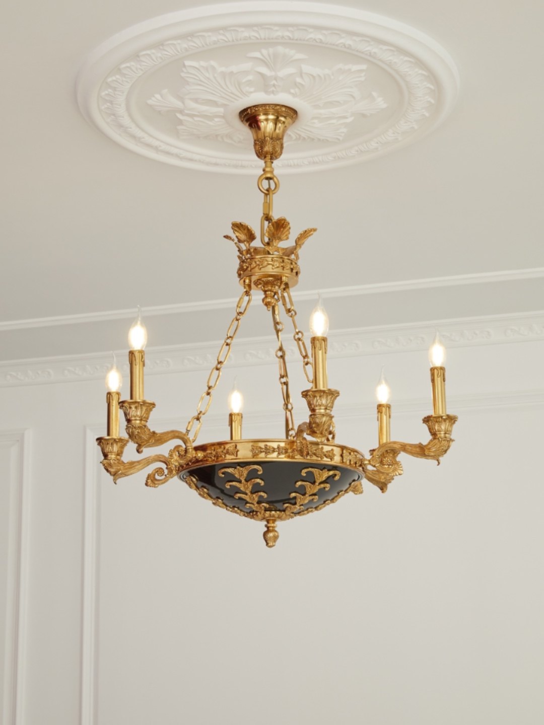 Amelie Grand Chandelier – Opulent Brass & Black Aluminum Multi-Head Chandelier