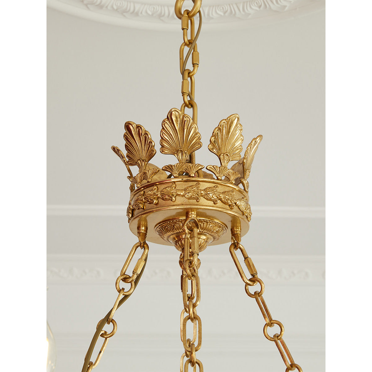 Amelie Grand Chandelier – Opulent Brass & Black Aluminum Multi-Head Chandelier