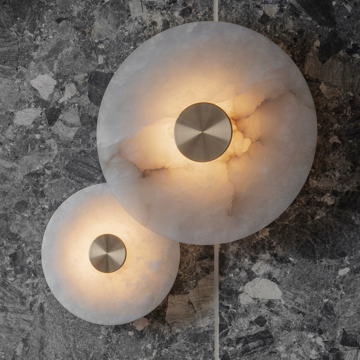 Bide Alabaster Wall Lamp – Refined Brass & Genuine Alabaster Wall Sconce