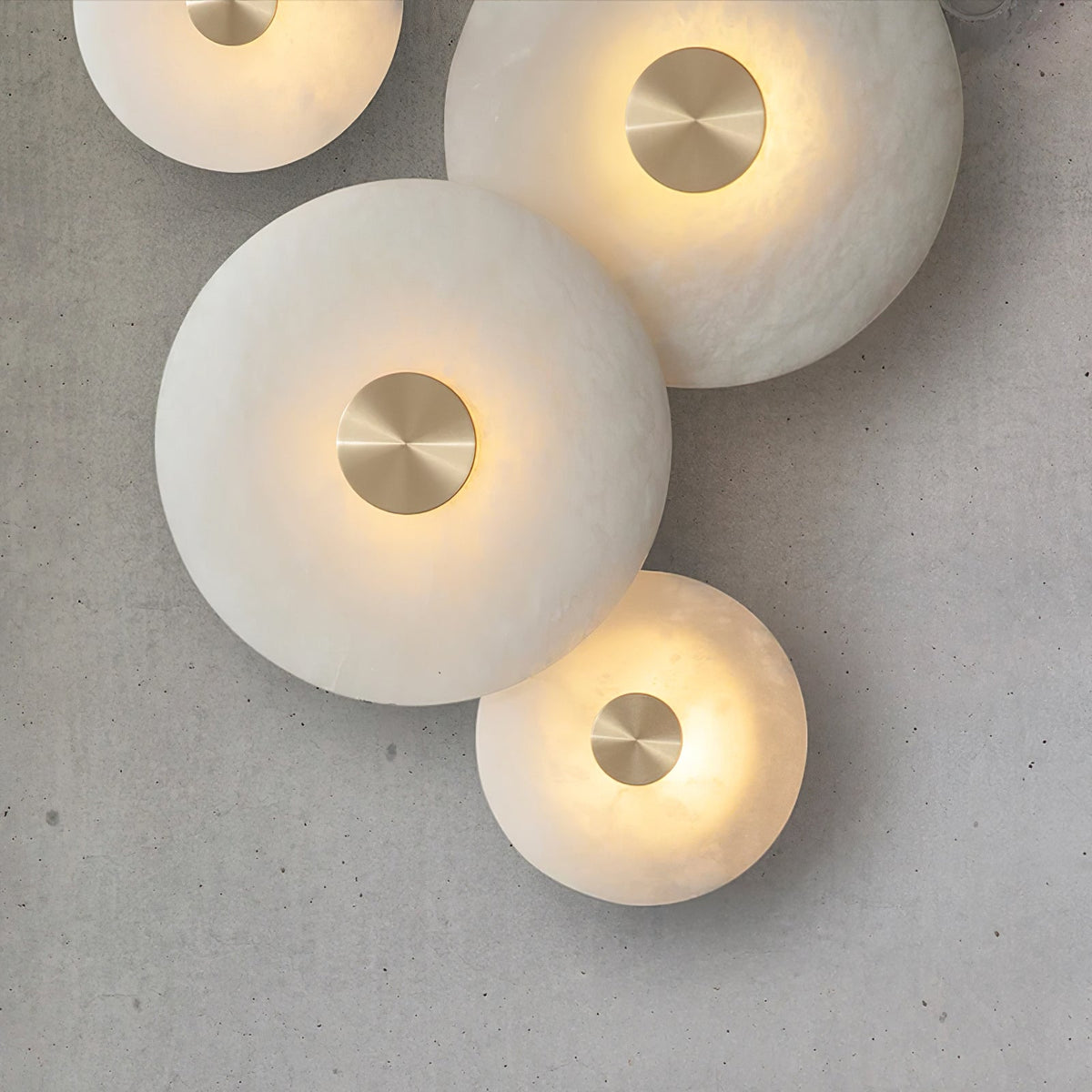 Bide Alabaster Wall Lamp – Refined Brass & Genuine Alabaster Wall Sconce