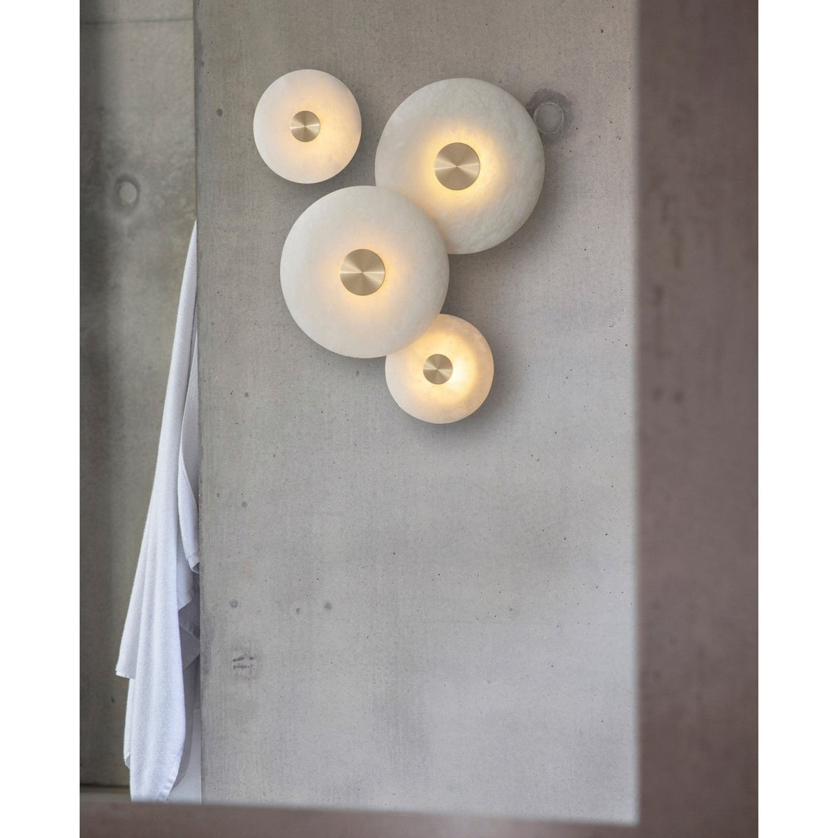 Bide Alabaster Wall Lamp – Refined Brass & Genuine Alabaster Wall Sconce