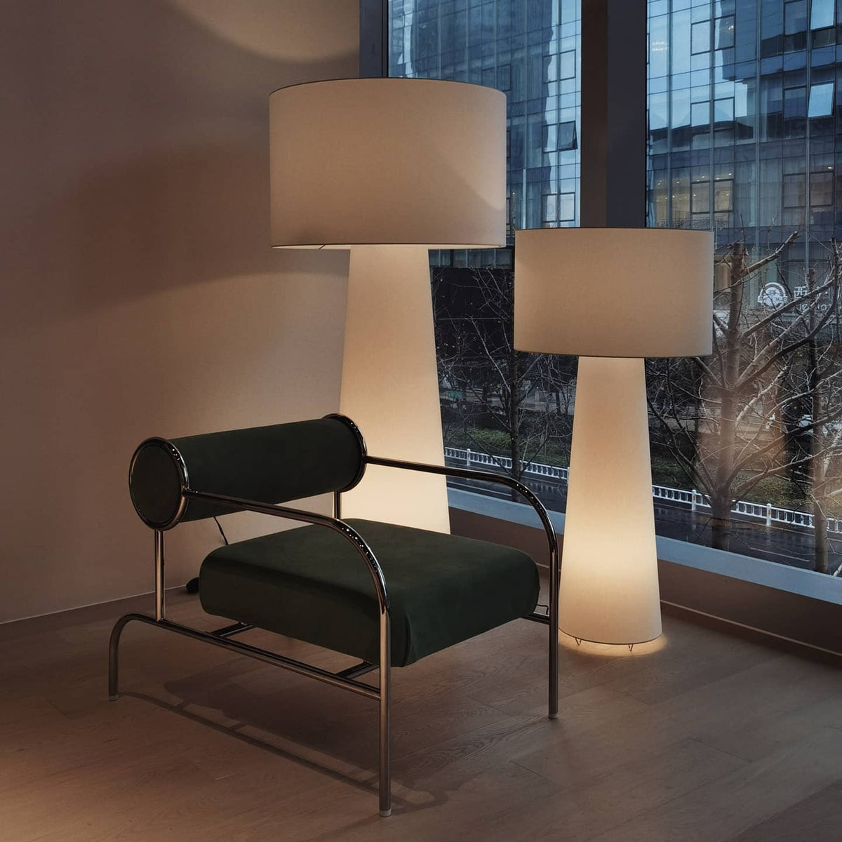 Big Shadow Floor Light – Oversized Fabric Shade & Contemporary Architectural Floor Lamp