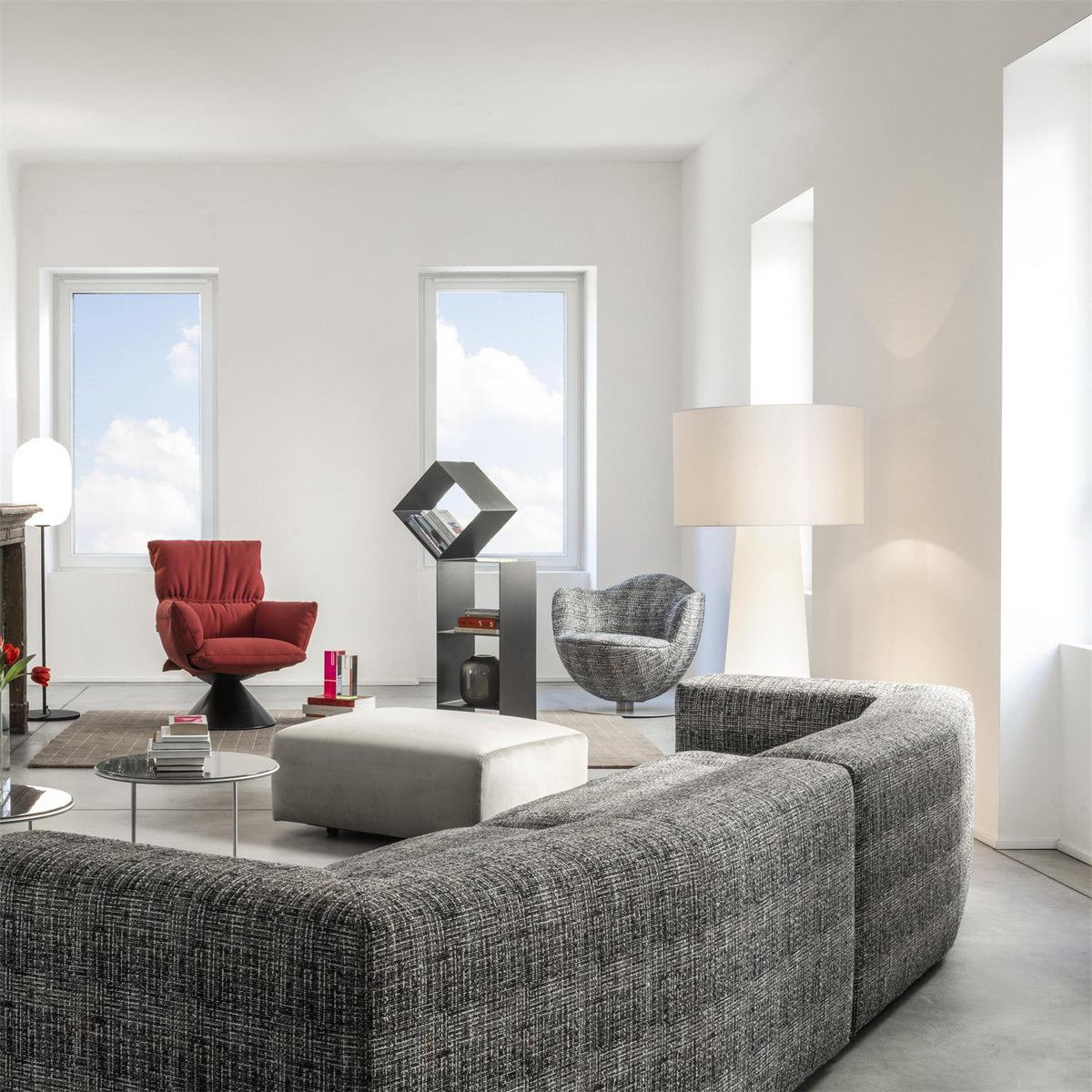 Big Shadow Floor Light – Oversized Fabric Shade & Contemporary Architectural Floor Lamp