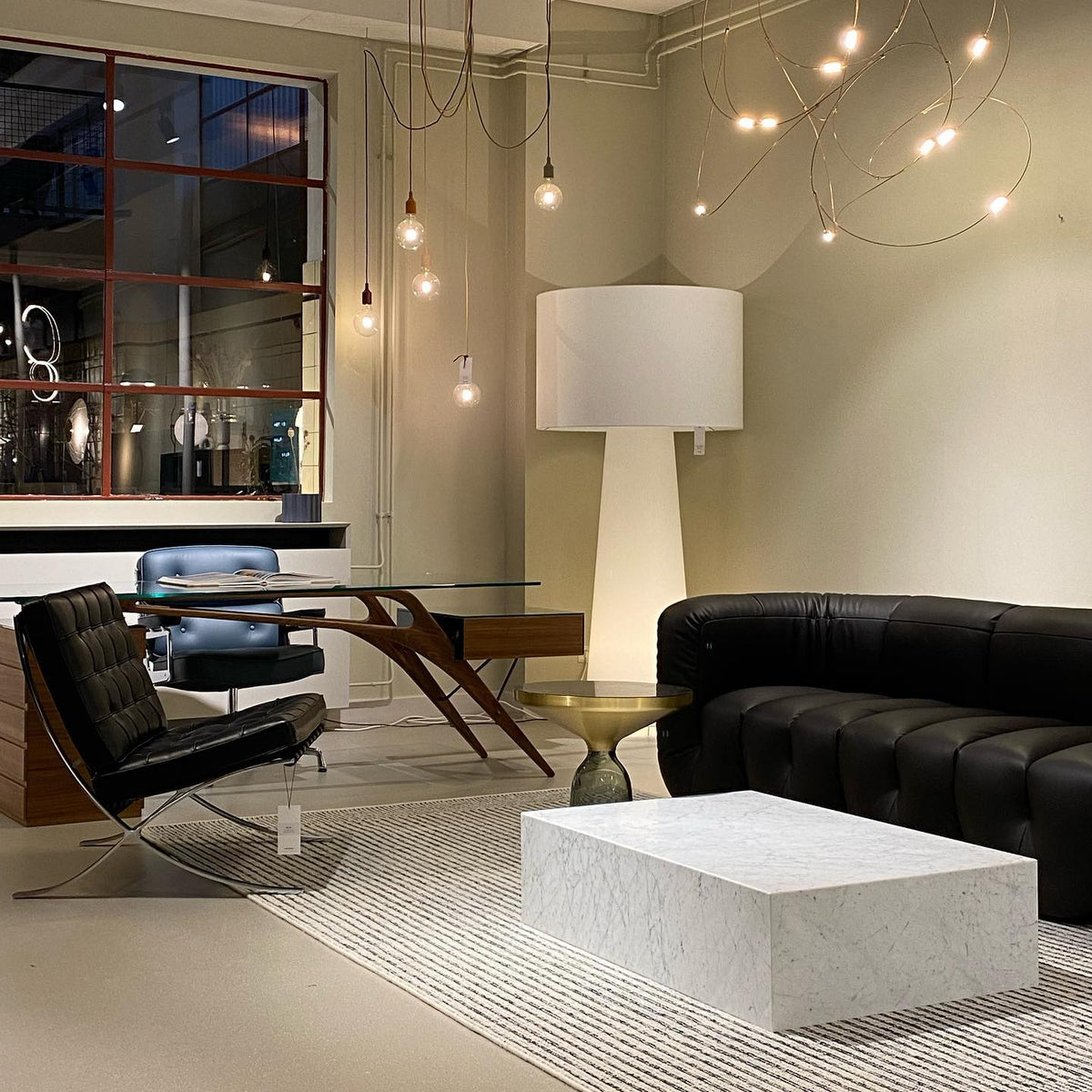 Big Shadow Floor Light – Oversized Fabric Shade & Contemporary Architectural Floor Lamp