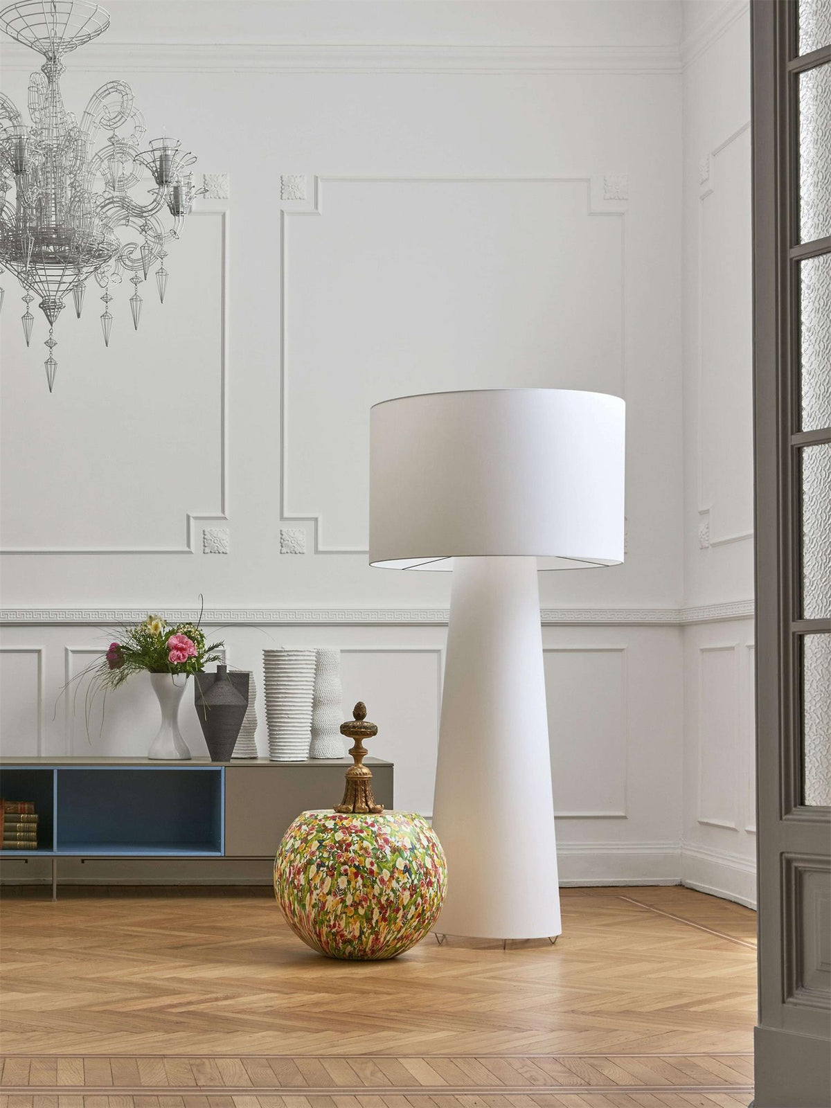 Big Shadow Floor Light – Oversized Fabric Shade & Contemporary Architectural Floor Lamp