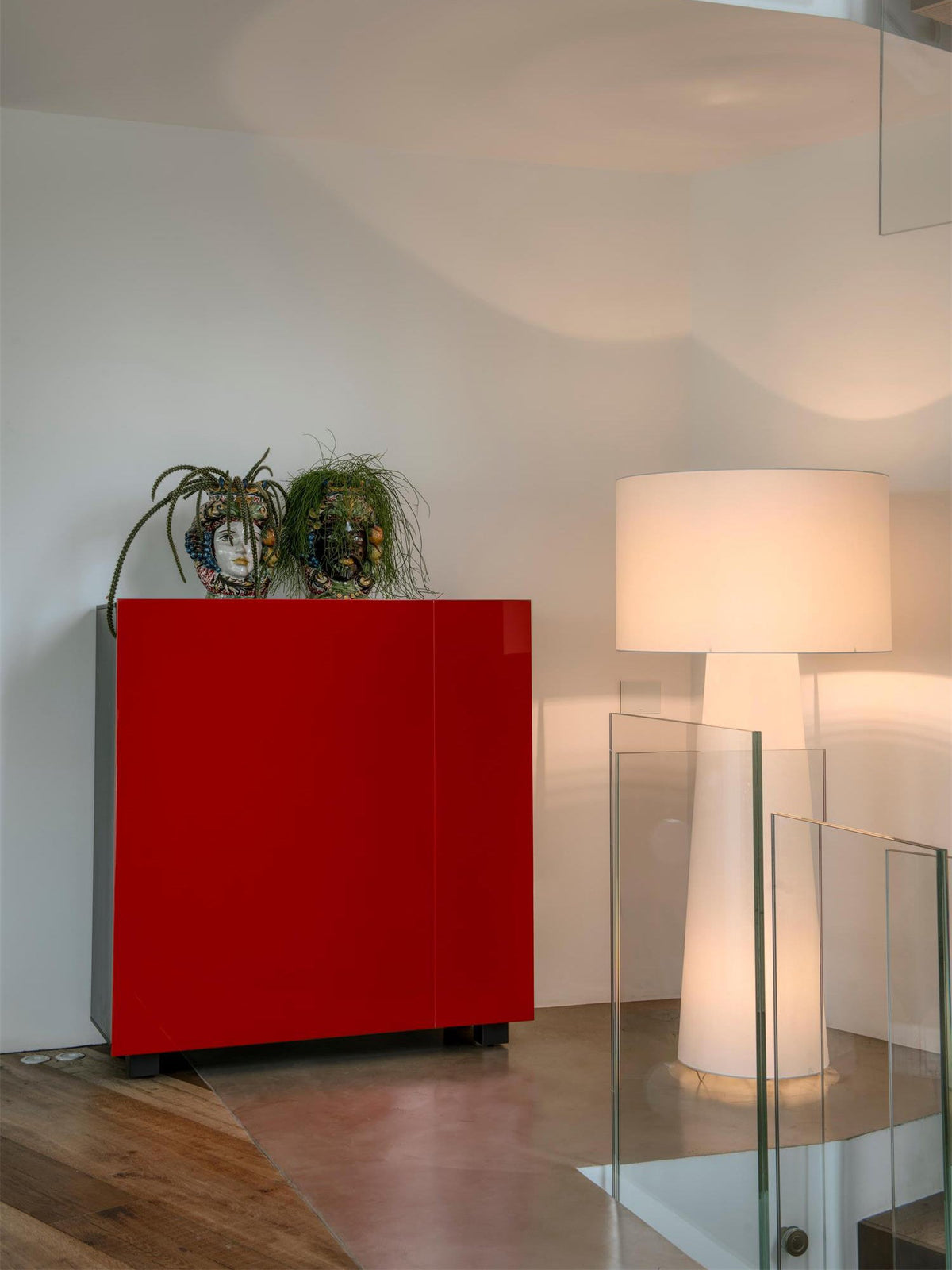 Big Shadow Floor Light – Oversized Fabric Shade & Contemporary Architectural Floor Lamp
